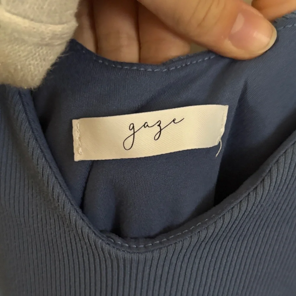 Chic Blue Sleeveless Top - Picture 2 of 3